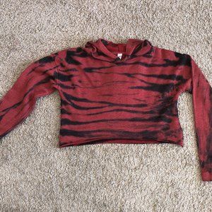 Roar!!!  Z by Zella Sz M Awesome Cropped Hoodie / Top in a Red Animal Print